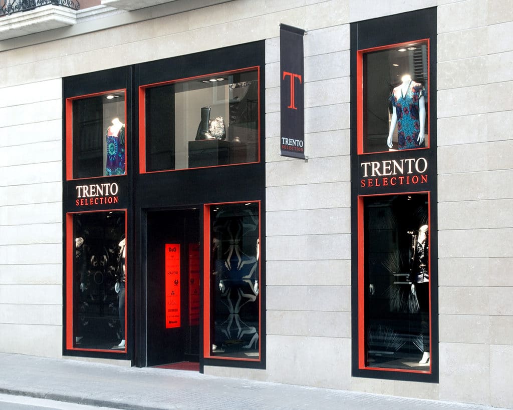 Exterior de una boutique diseñada por el estudio de diseño internacional Manuel Torres Design